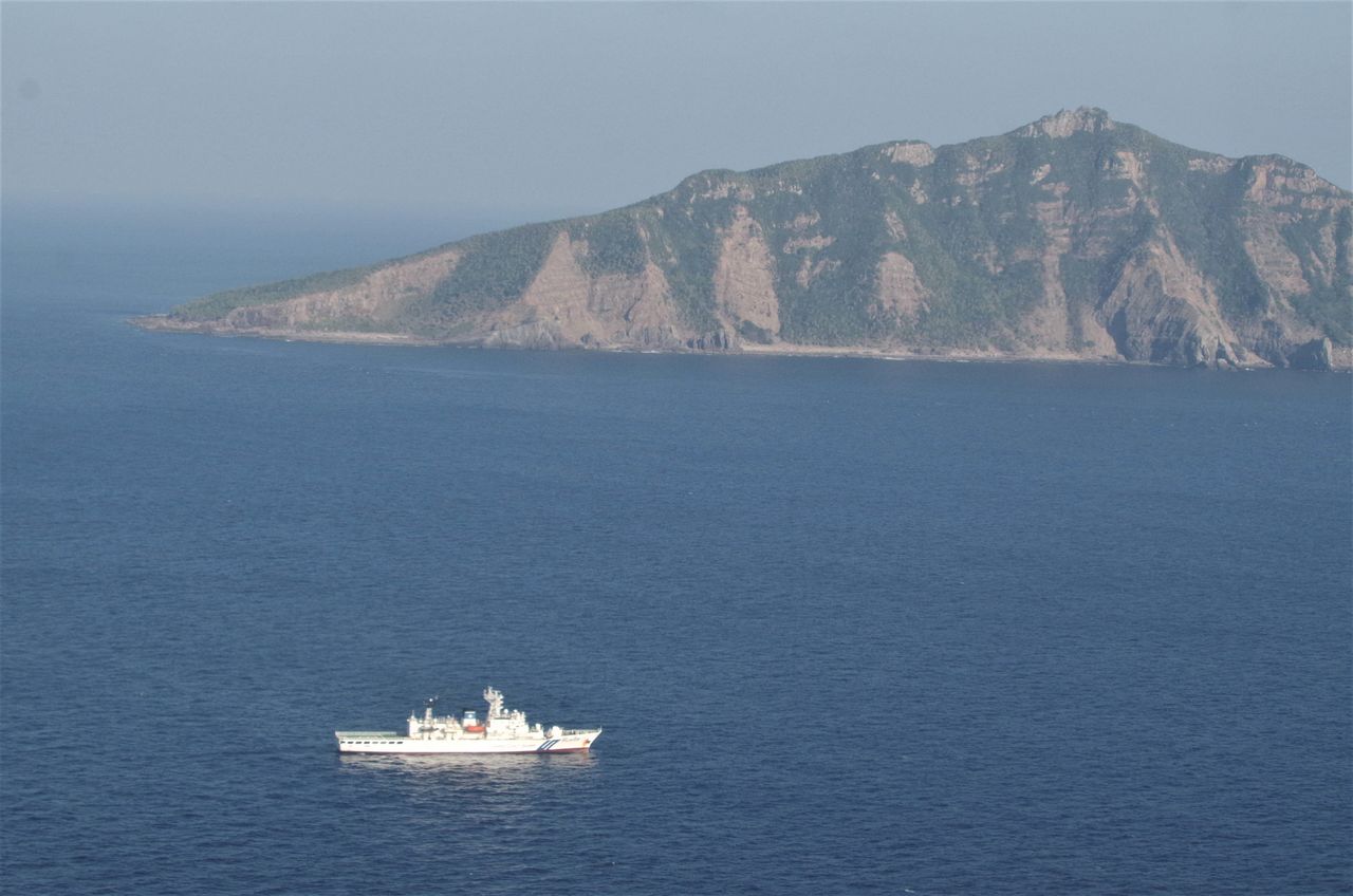A Japan Coast Guard patrol vessel conducting surveillance around Uotsurishima, one of the Senkaku Islands. (Courtesy Japan Coast Guard)