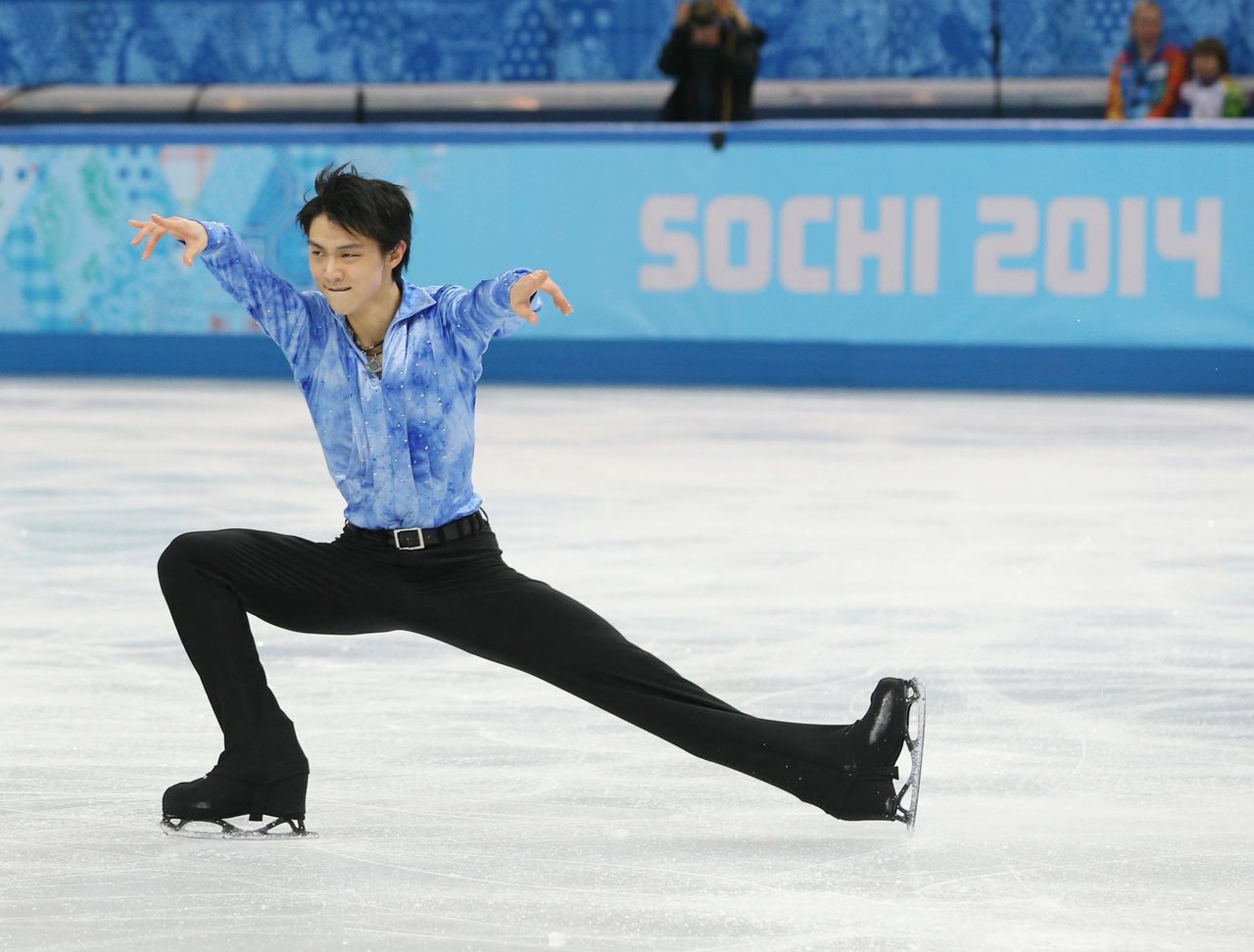 Hanyū Yuzuru performs in the short program at the Sochi Winter Olympics in 2014. (© Jiji)