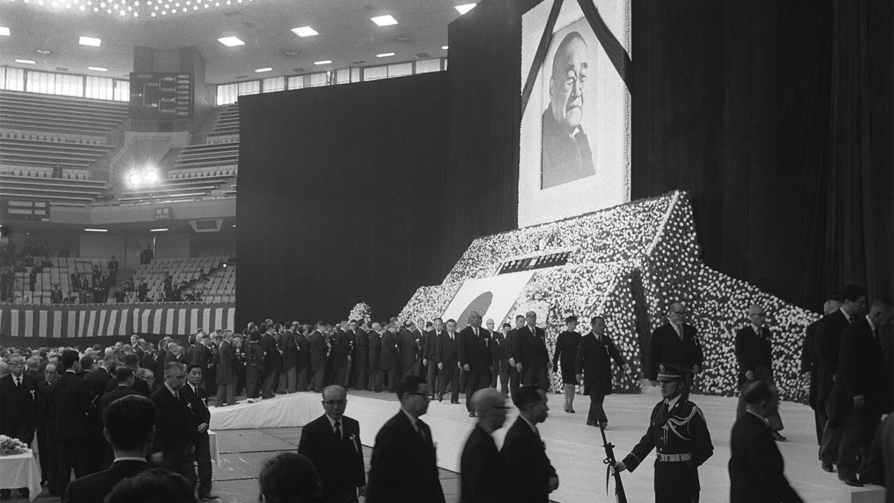 日本の内閣は、安倍晋三のために55年ぶりに国葬を行うという伝統を破った