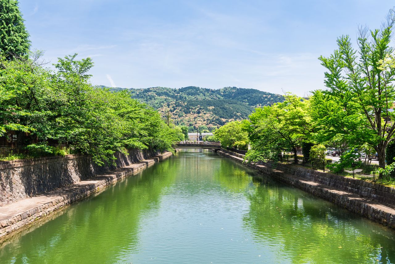 Lake Biwa Canal. (© Pixta)