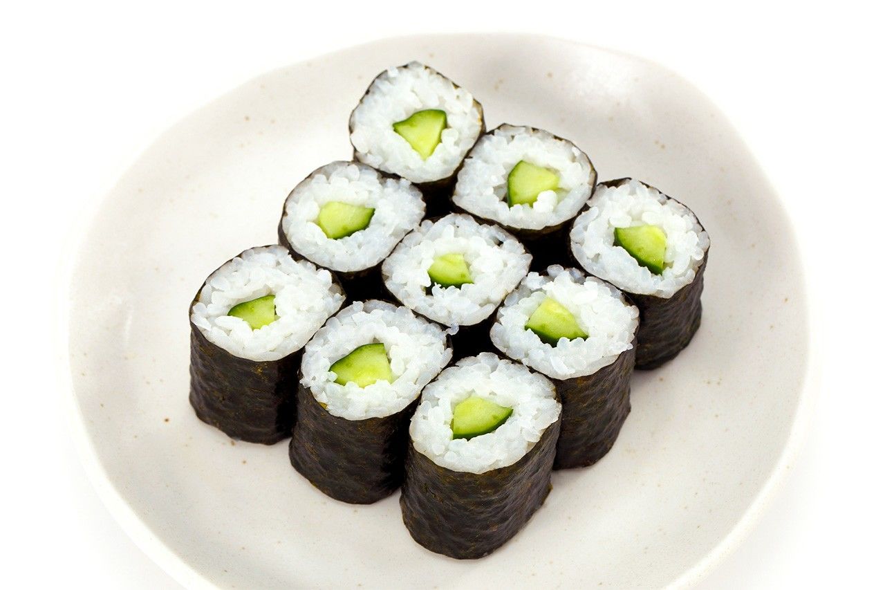 Kappamaki (cucumber rolls).