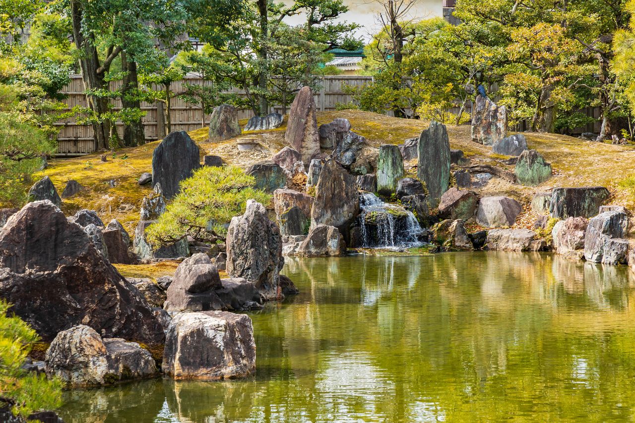 Ninomaru Gardens at Nijō Castle in Kyoto. (© Pixta)
