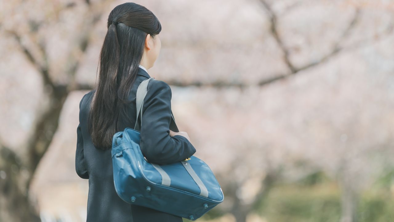 Low-Income Japanese Households Struggle to Cover School Costs