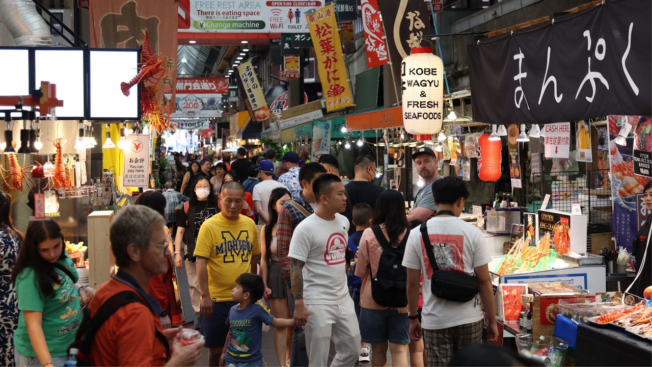 Japan Welcomes Record 42.7 Million International Visitors in 2025