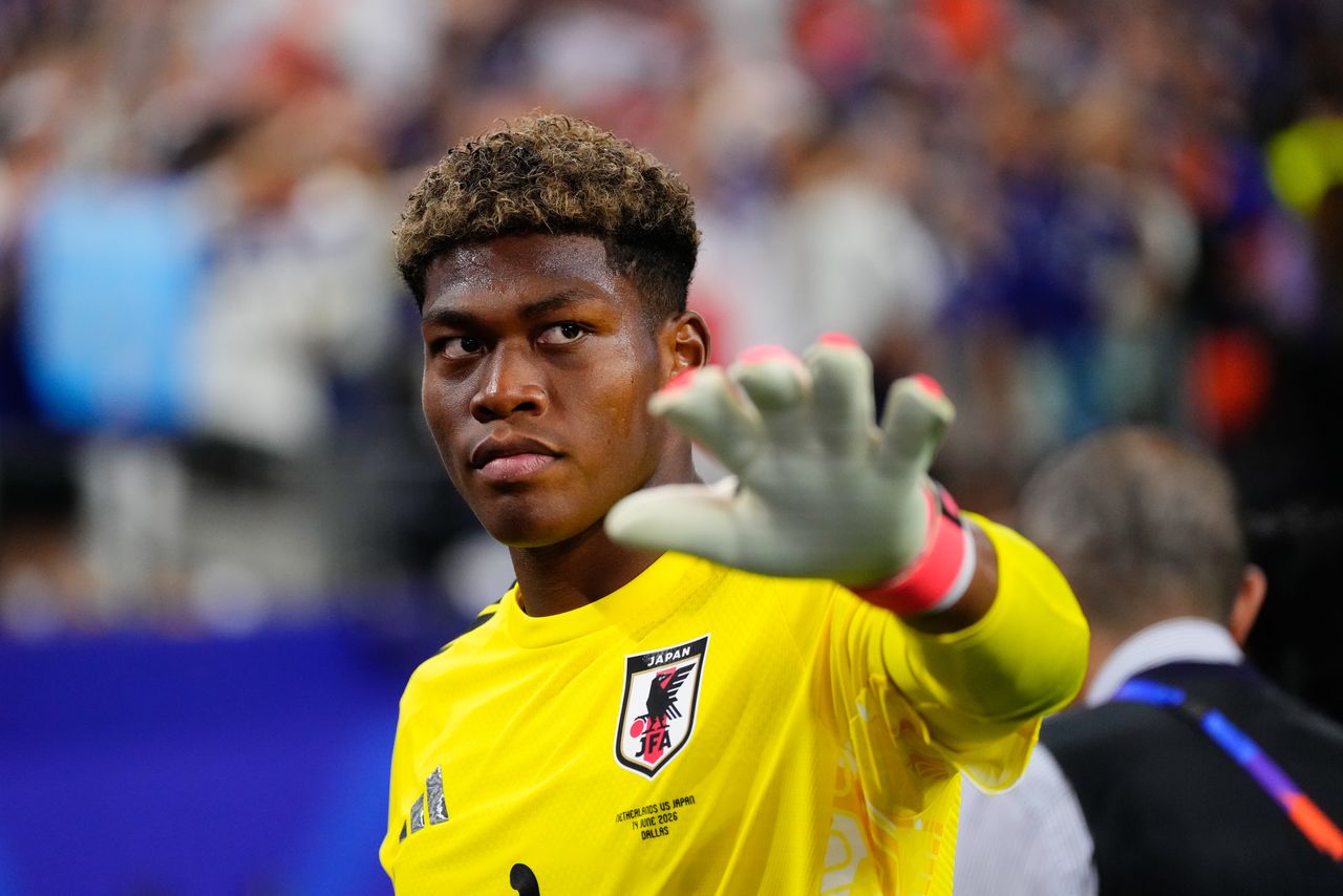 Suzuki Zion greets the supporters during the FIFA World Cup 2026 Group F match between Netherlands and Japan at Dallas Stadium on June 14, 2026 in Arlington, Texas. (Photo by Jose Breton/Pics Action/NurPhoto)