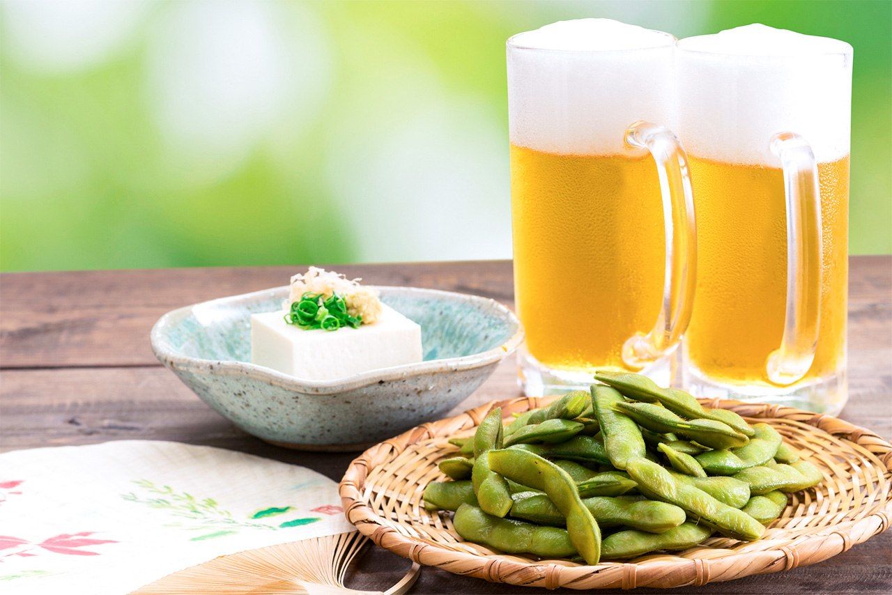 Beer, edamame, and hiyayakko (chilled tōfu).