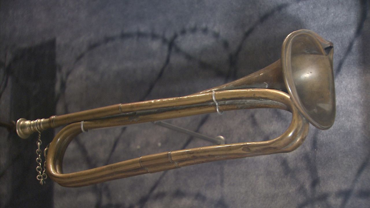 The bugle used by Toyoshima to signal the charge. (© Setonaikai Broadcasting Corporation)