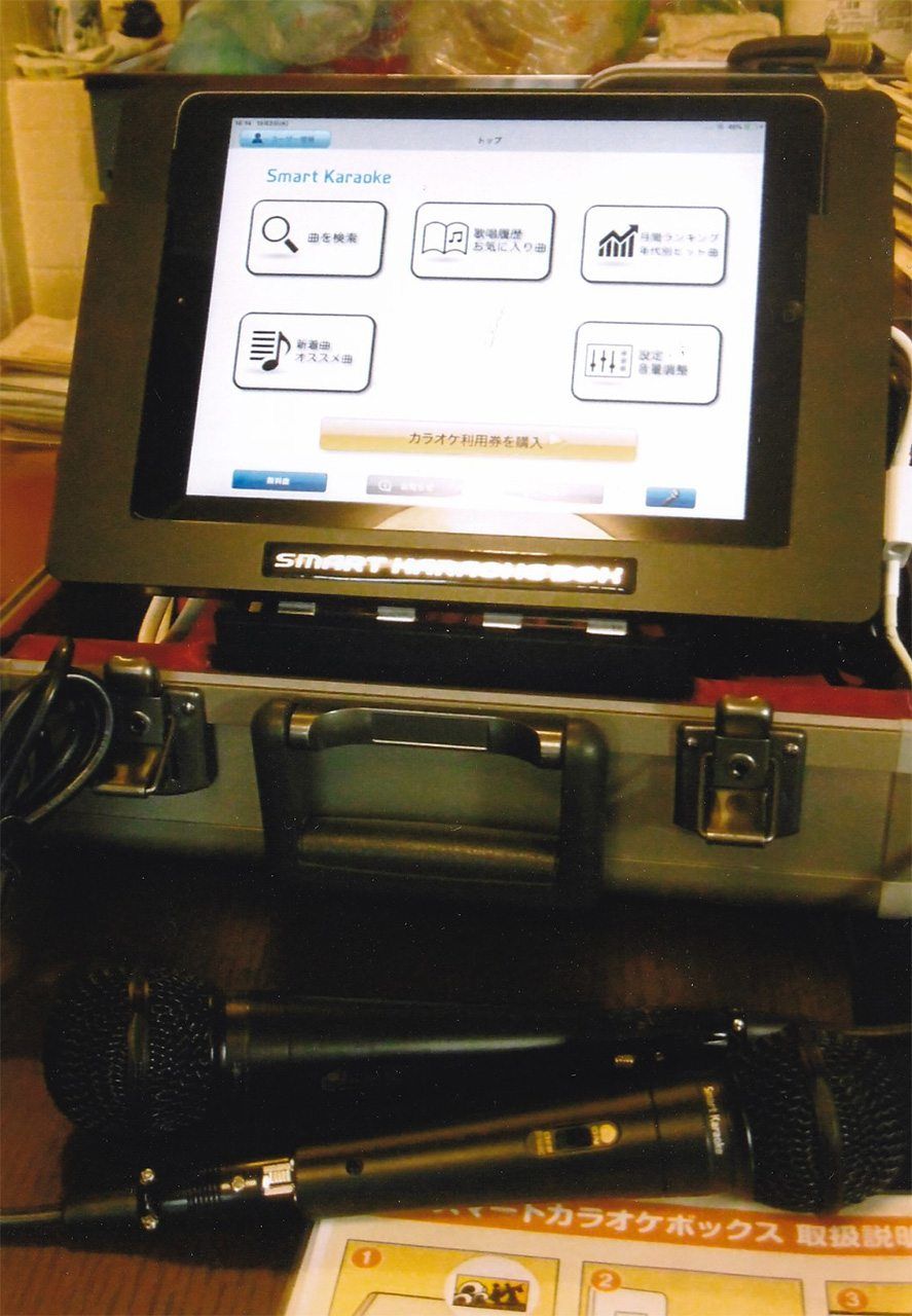 Streaming “smart” karaoke services are today controlled via a tablet interface. (Courtesy Maekawa Yōshirō)