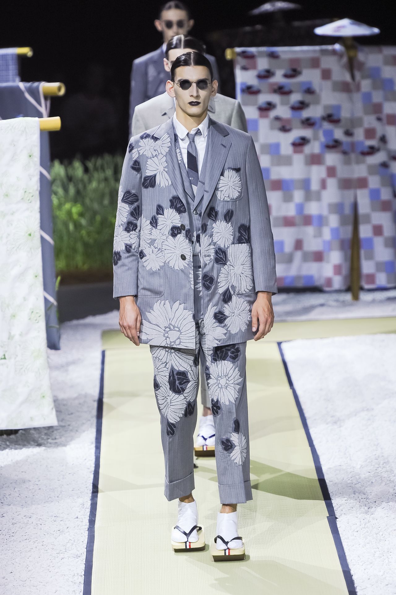 A men’s suit by Tom Brown for the spring/summer collection 2016. (© Fashion Press)