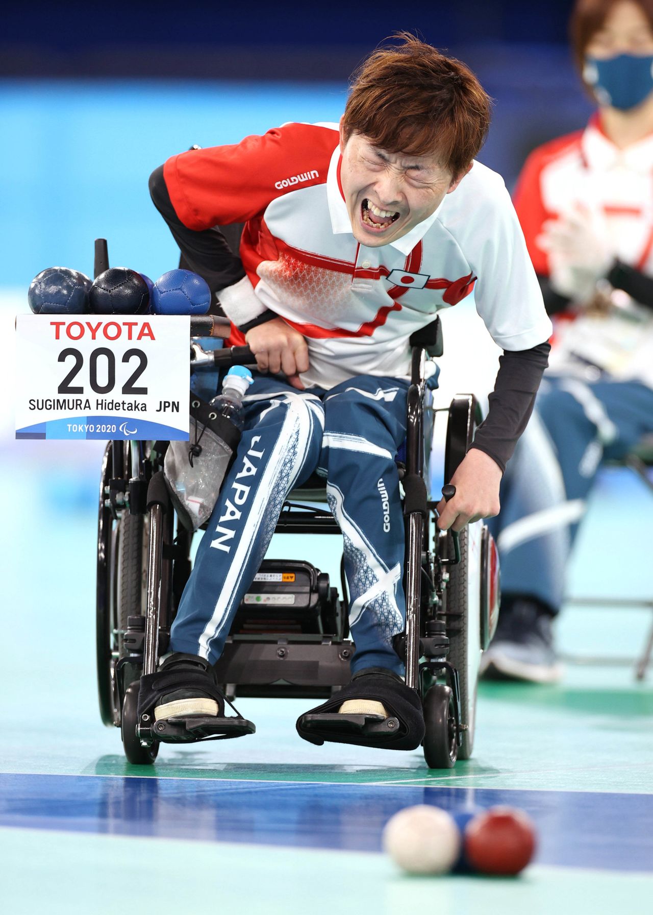 Sugimura Hidetaka celebrates his boccia gold medal at the Tokyo 2020 Paralympics on September 1, 2021, at the the Ariake Gymnastics Center in Tokyo. (© Jiji)