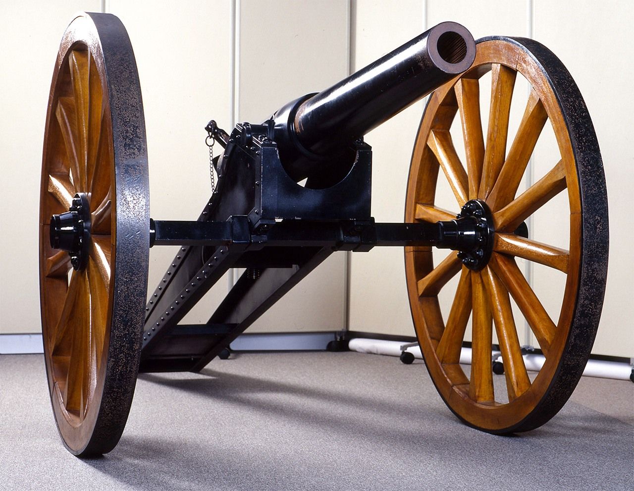 A replica of an Armstrong gun stands at the Saga Castle History Museum in Saga Prefecture. (Courtesy of the Saga Castle History Museum)