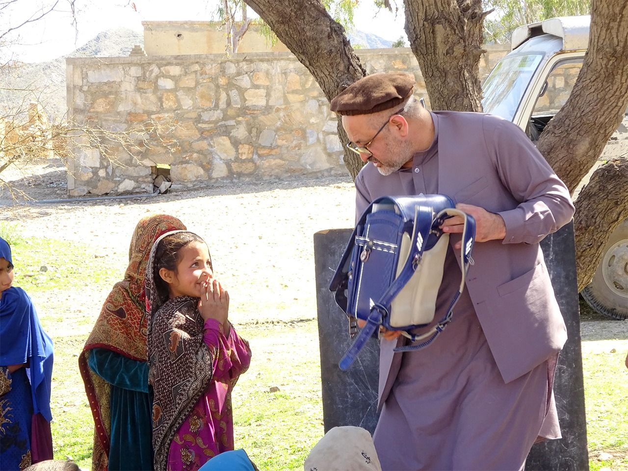 Children are presented with their school backpacks. (Photo courtesy Japanese Organization for International Cooperation in Family Planning)