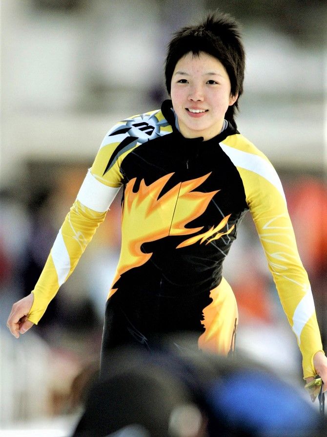 Kodaira at the 2005 National High School Skating Championships. Her strength on the ice was apparent from the time she was a junior competitor. (© Kyōdō)
