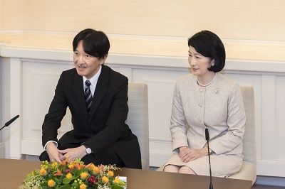 Crown Prince Fumihito and Crown Princess Kiko at a press conference before their trip to Poland and Finland. (Courtesy the Imperial Household Agency)