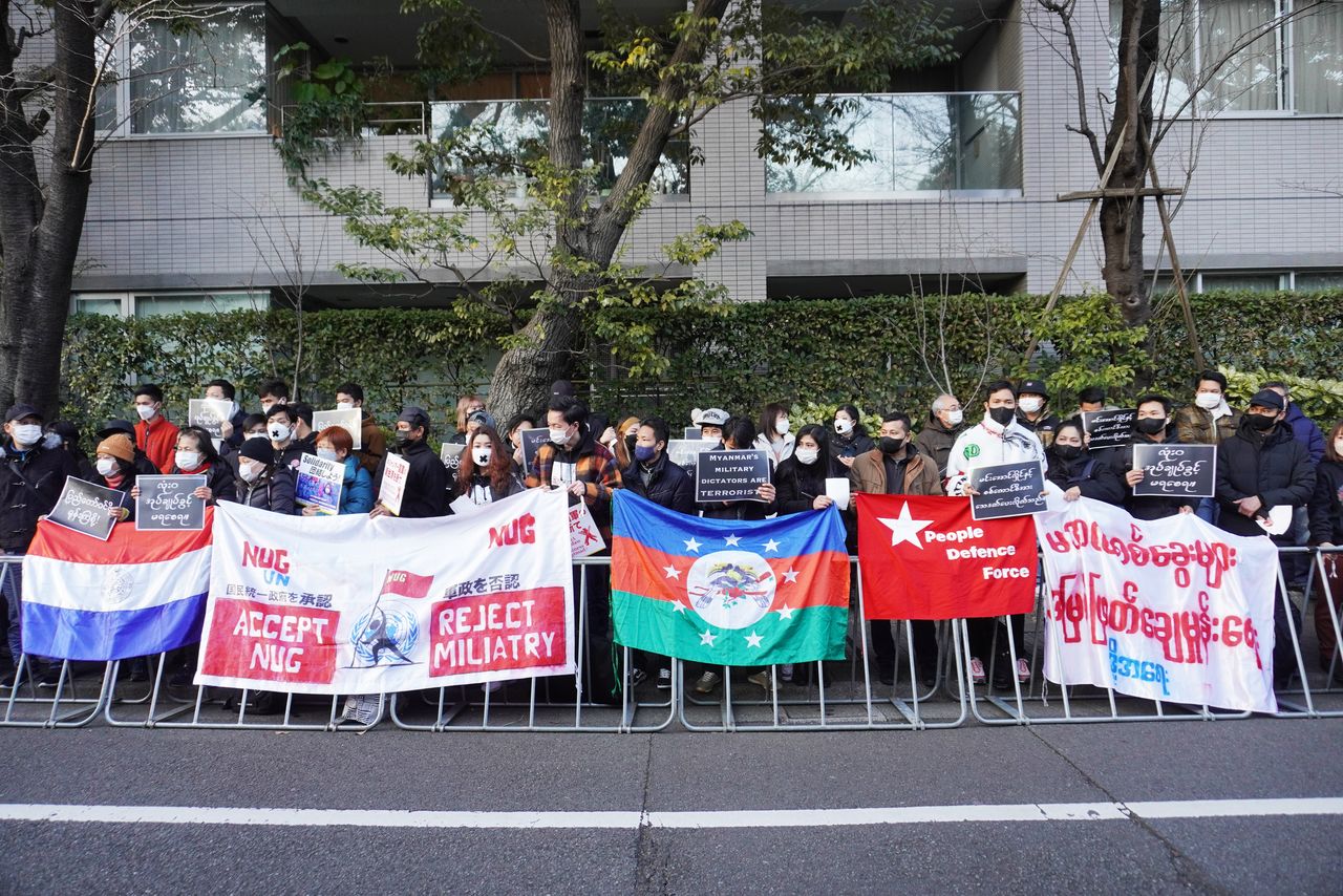 Following the action at the Foreign Ministry, the marchers demonstrated outside the Myanmar embassy.