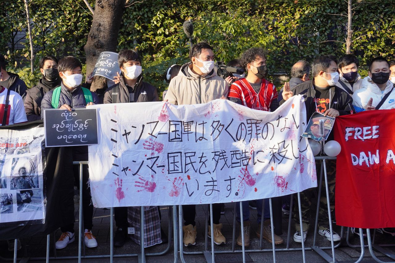 Some of the demonstrators made their appeal in Japanese: “The Myanmar Army is cruelly murdering many innocent Myanmarese.”