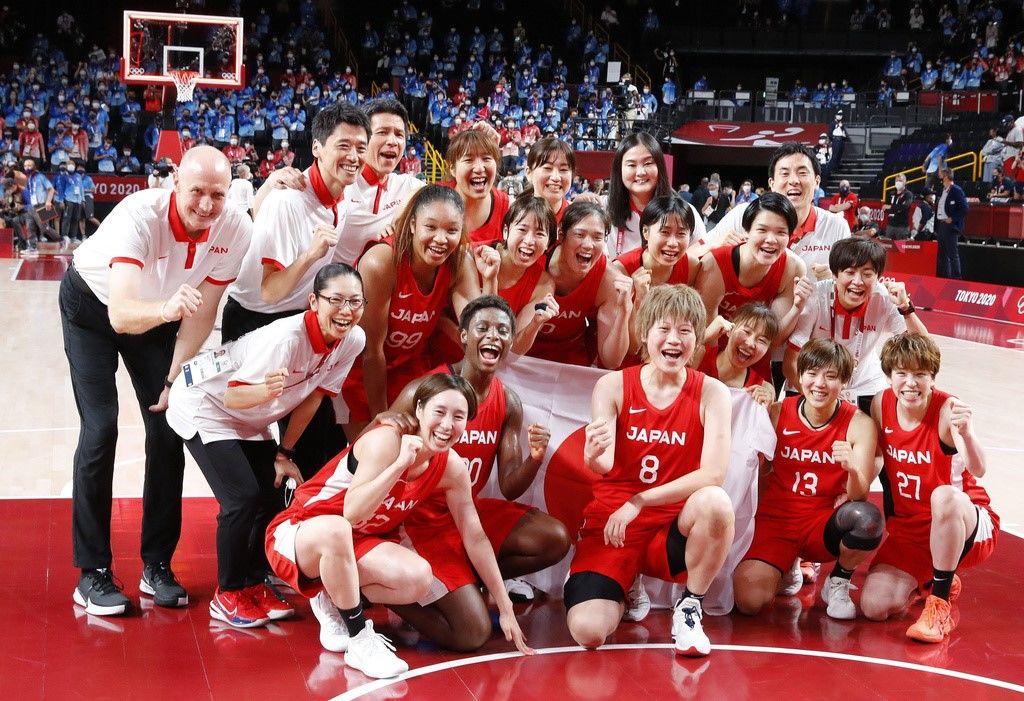 Hovasse led the Japanese women’s basketball team to win silver at the Tokyo games on August 8, 2021, at Saitama Super Arena. (© Kyodo)