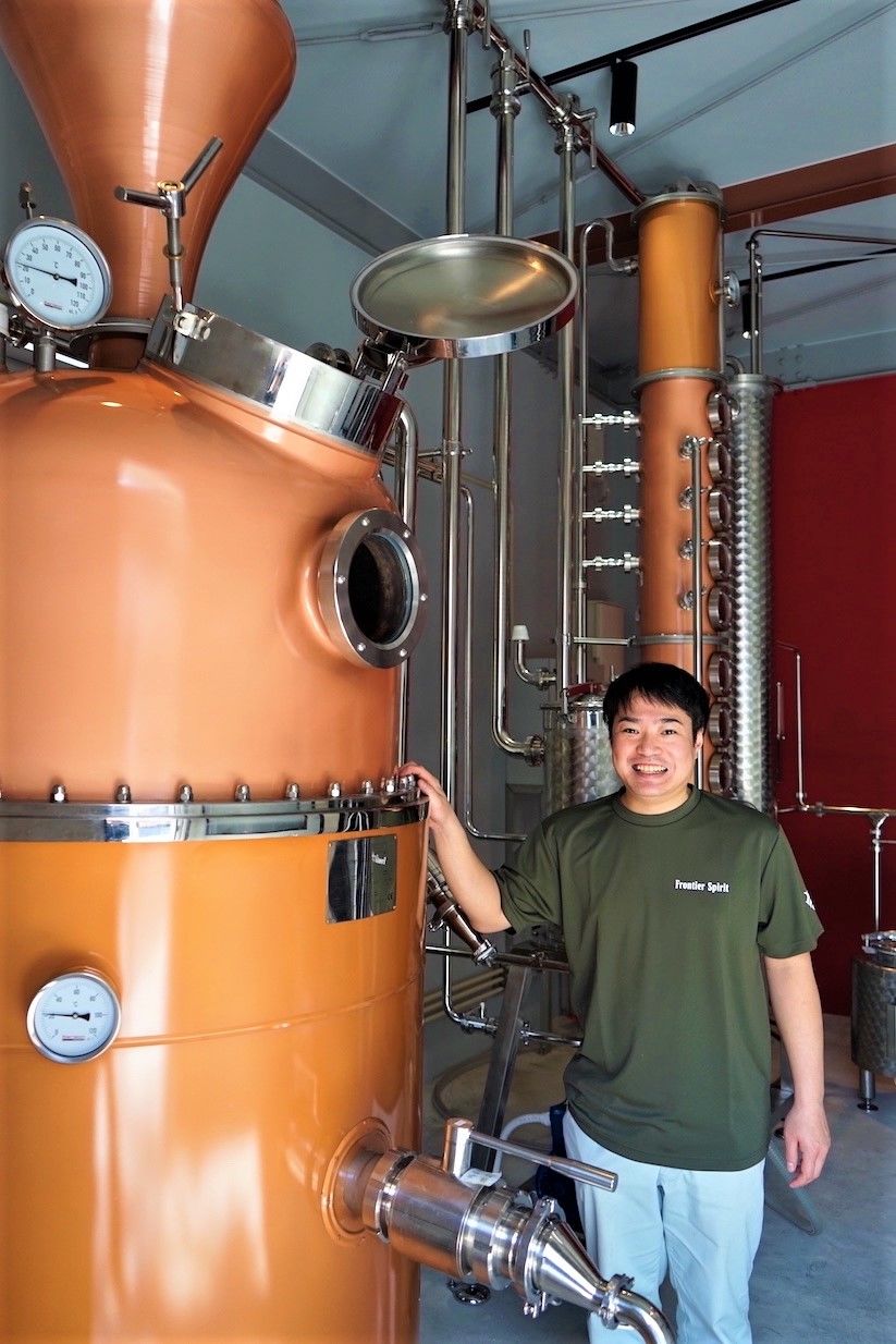 Nakazato Akira is renowned for his talent in creating rums and gins, in addition to his distillery’s staple awamori. (© Ukita Yasuyuki)