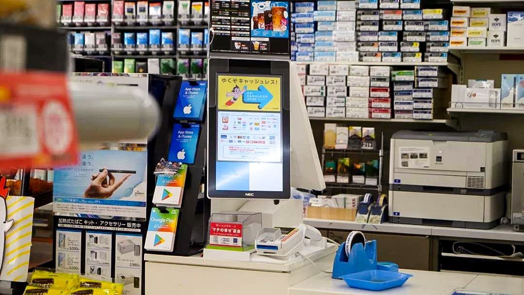 Cashless payments are now becoming more common in convenience stores.