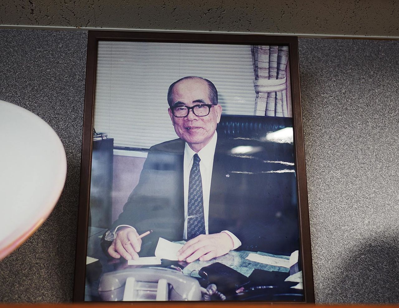 The late Miyazato Tatsuhiko, who nurtured Ryūbō to become one of Okinawa’s leading businesses.