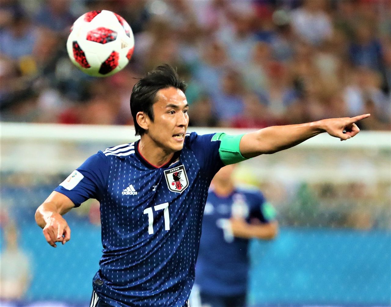 Hasebe shouts instructions during a World Cup match in Rostov-on-Don, Russia, on July 2, 2018. He served as Japan captain at the 2014 and 2018 FIFA World Cups. (© Jiji)