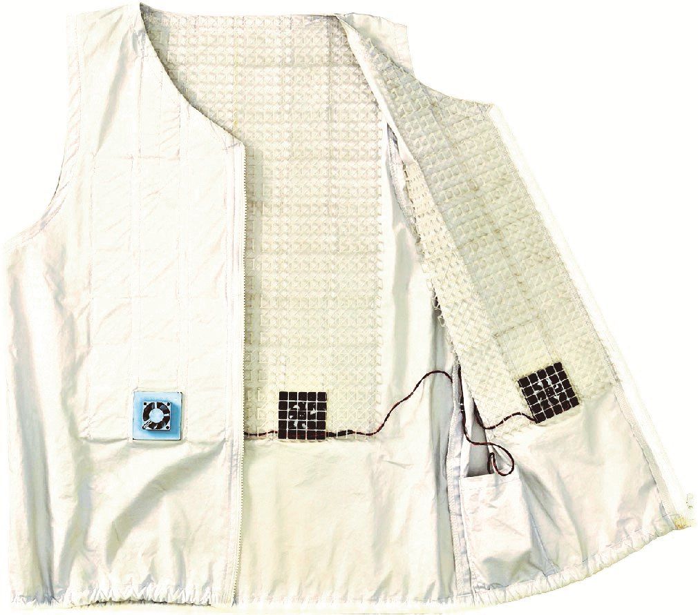 Ichigaya’s 2001 model used four commercially available miniature fans and a new mechanism to expel hot air from inside the clothes. (Courtesy of Kūchōfuku KK)