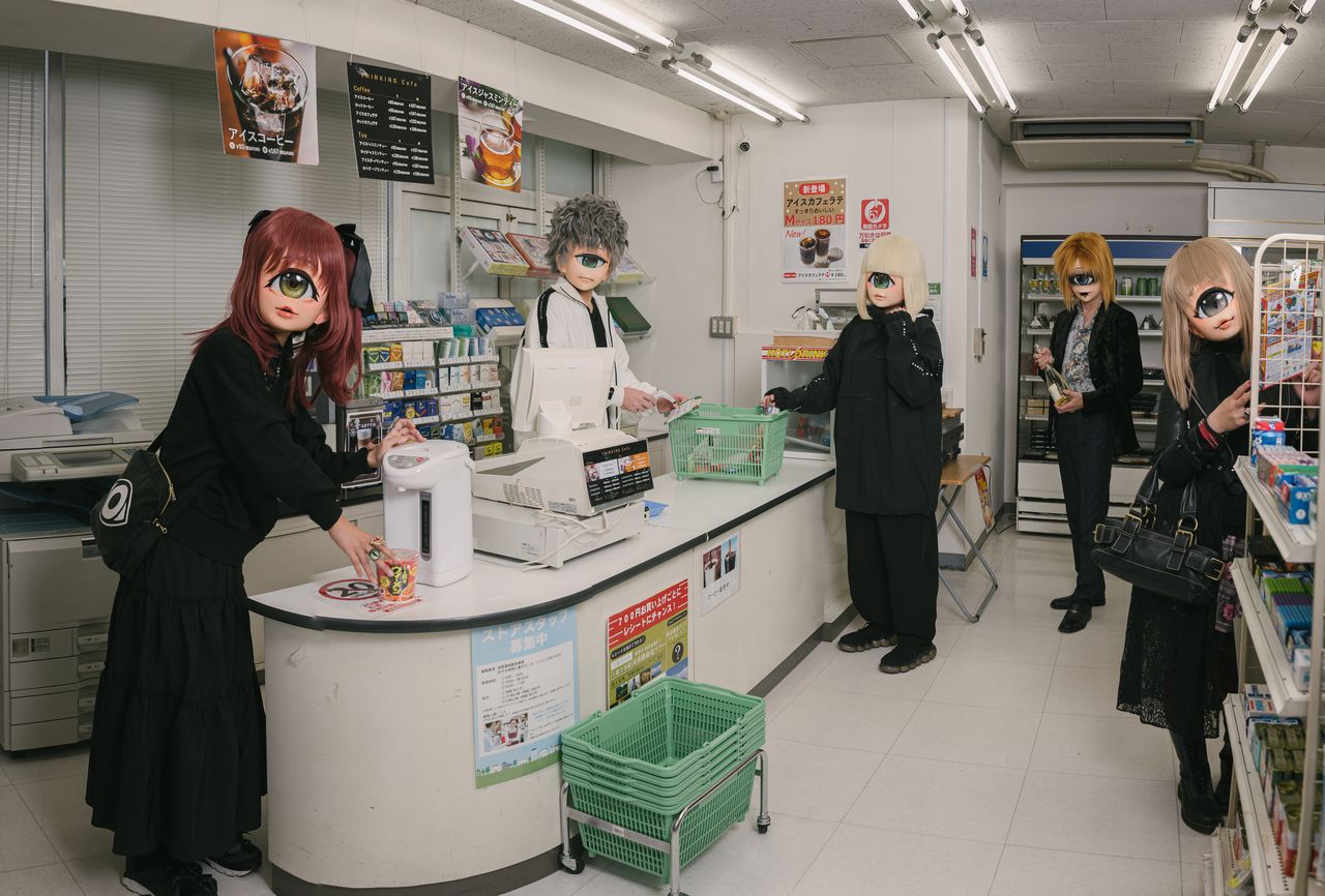 Tanganmen, people who wear one-eyed masks, pose at a convenience store. (© Irwin Wong, Gestalten)