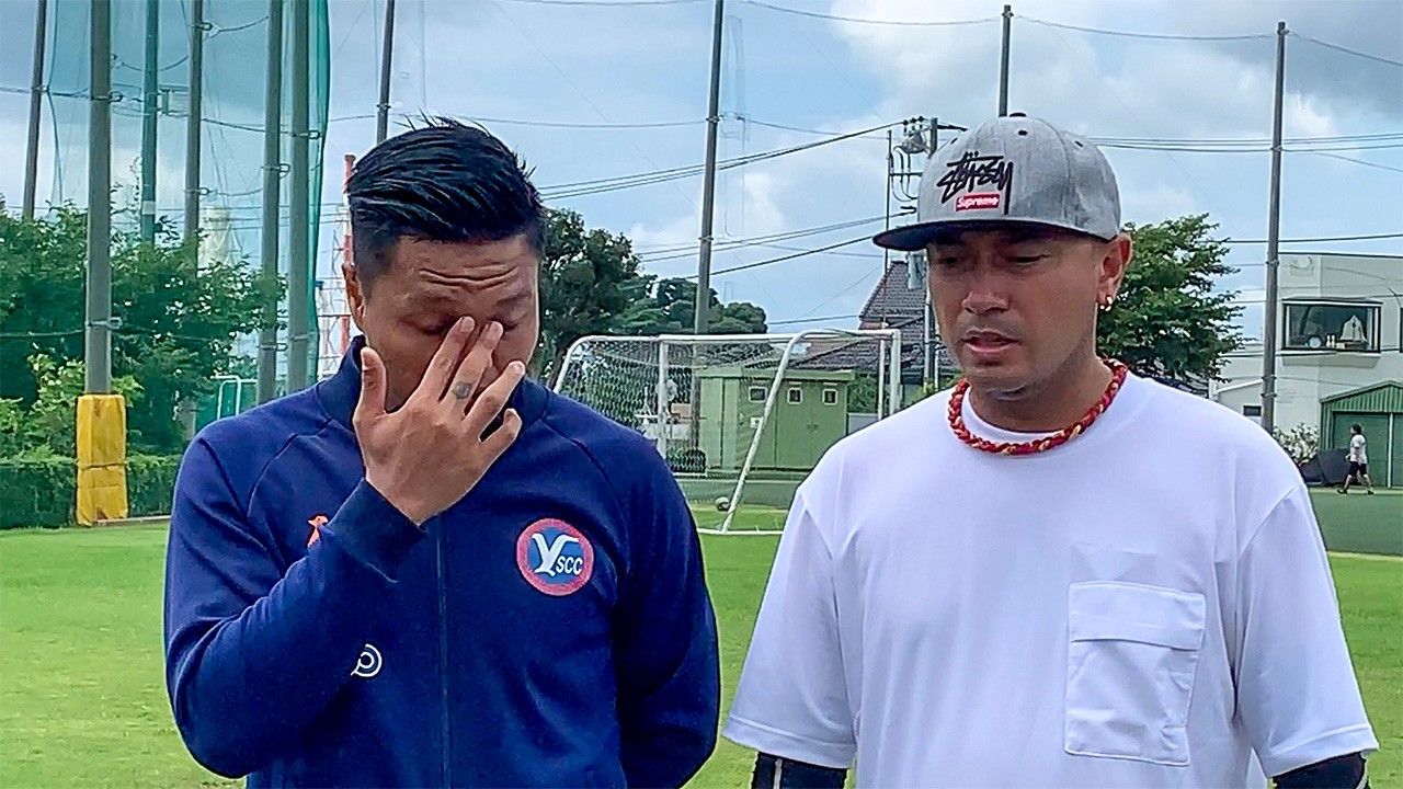 Pyae Lyan Aung (left) cries while talking about the situation in Myanmar during a post-practice interview in Yokohama in July 2021.