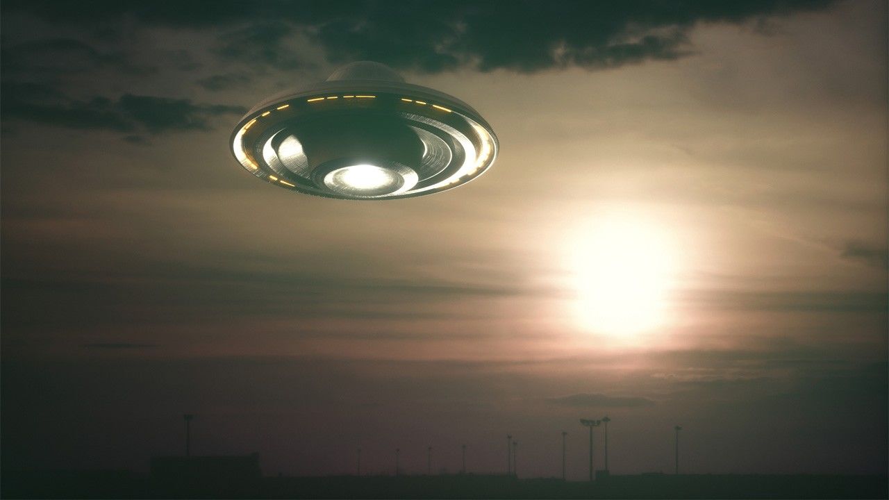 Watching the Skies in Japan: Mishima Yukio and Other UFO Enthusiasts |  Nippon.com