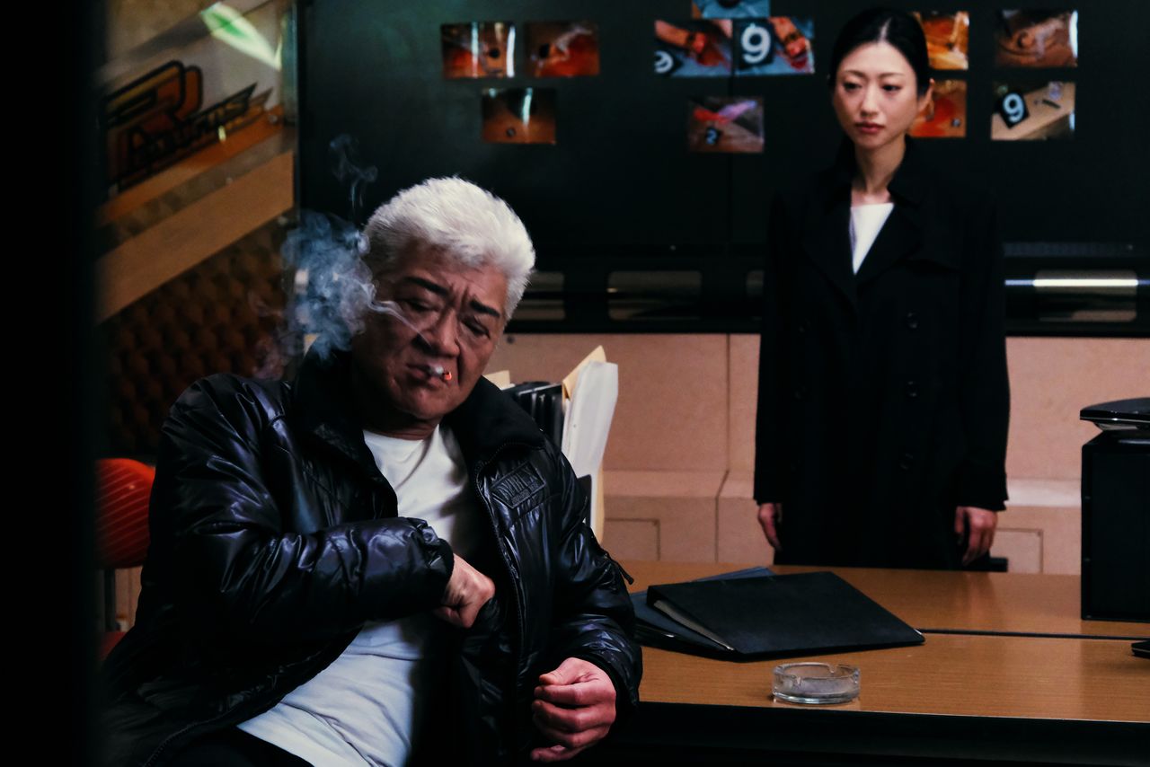 Ozawa as outlaw police inspector Torada. (© 2022 Bad City Production Committee)