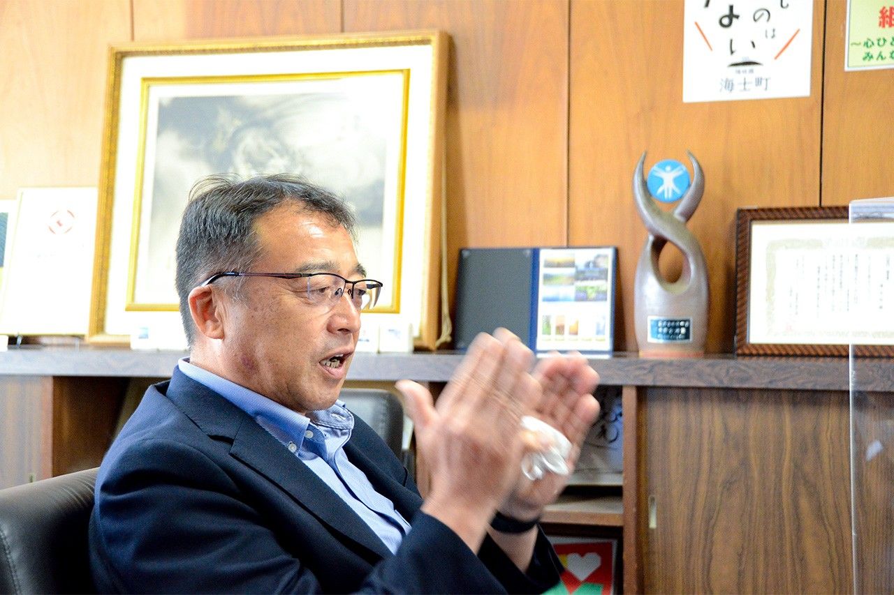 Ama’s mayor Ōe Kazuhiko. (Courtesy of the Ama municipal government)