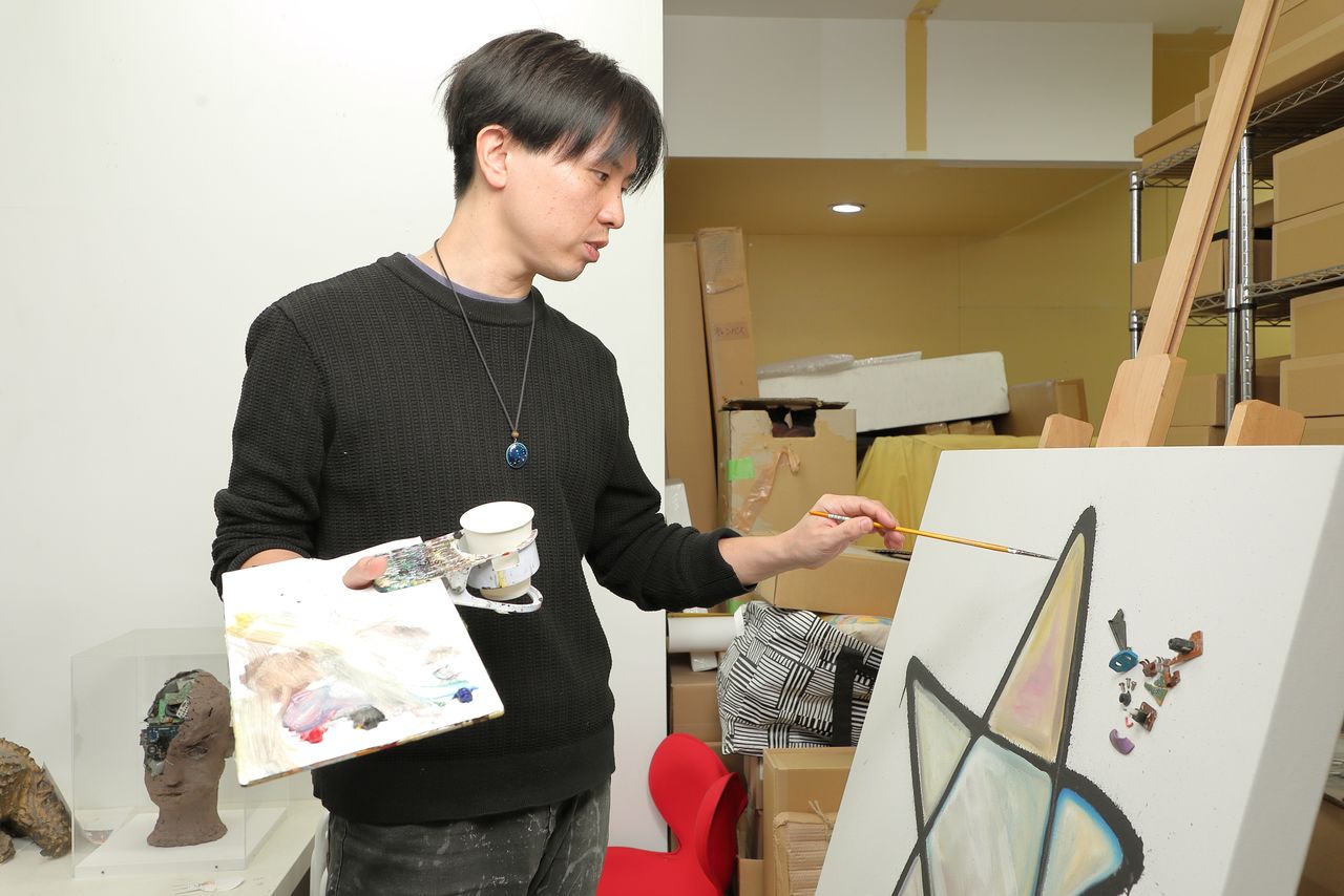 Nagasaka becomes totally absorbed in his work when he’s painting.