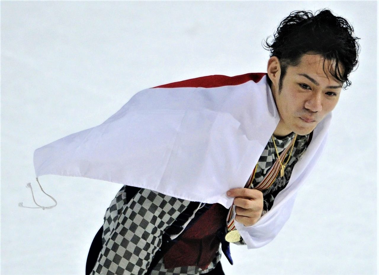 Takahashi won gold on March 25, 2010, in the singles event at the 2010 World Championships in Turin, Italy, at the age of 24. (© AFP/Jiji)