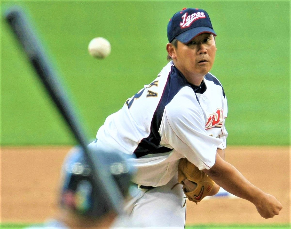 Tournament MVP Matsuzaka Daisuke pitches in a game against the United States in the second WBC on March 22, 2009, in Los Angeles. (© Jiji)