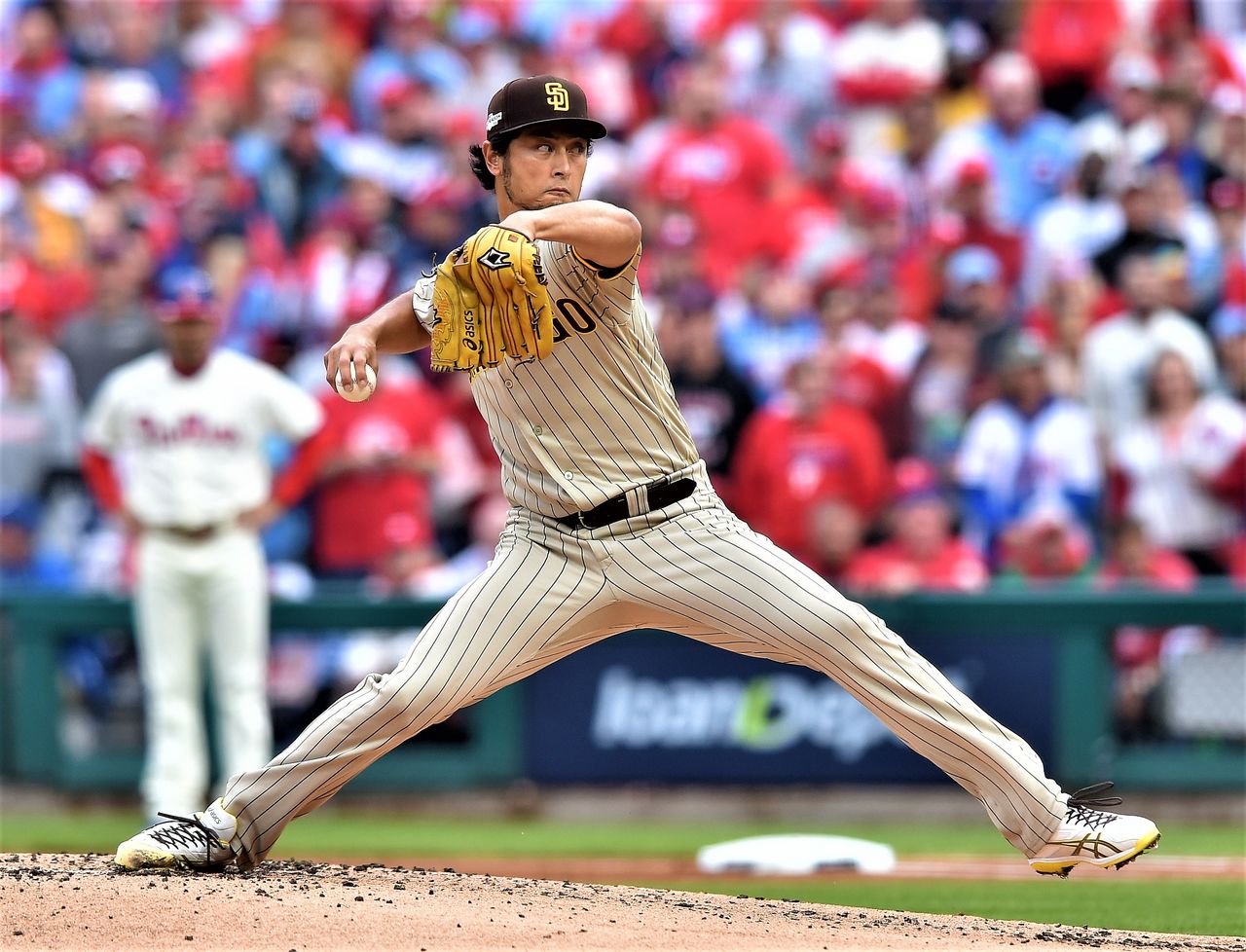 The upcoming WBC will be Darvish Yū’s second. Darvish, here pitching in Philadelphia on October 23, 2022, delivered 16 wins for the San Diego Padres in 2022. (© AFP/Jiji)