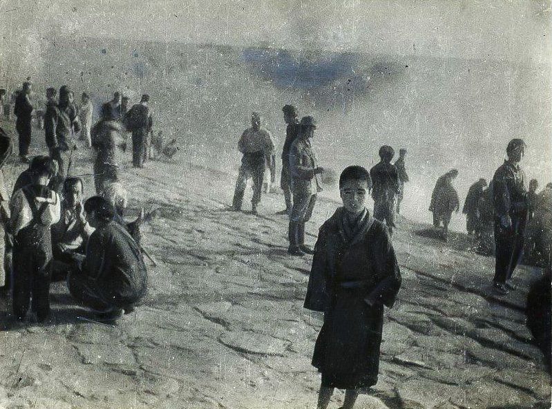 A boy waits forlornly to be repatriated to Japan. Orphaned and alone, the boy was not allowed to board a ship because he had no papers to prove his identity. This photograph is believed to have been taken in Busan in 1946. (Courtesy of Memorial Museum for Soldiers, Detainees in Siberia, and Postwar Repatriates) 
