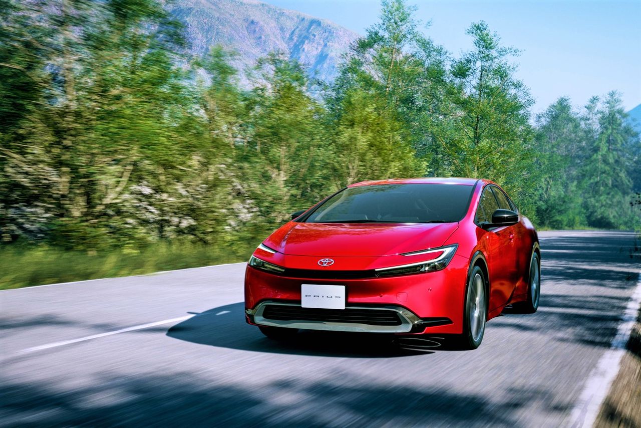 The new Prius, which went on sale in January 2023. Even as carmakers around the world have made a sudden shift to battery-powered electric cars, this car seeks to expand the potential of hybrid electrics. (© Toyota Motor Corp.)