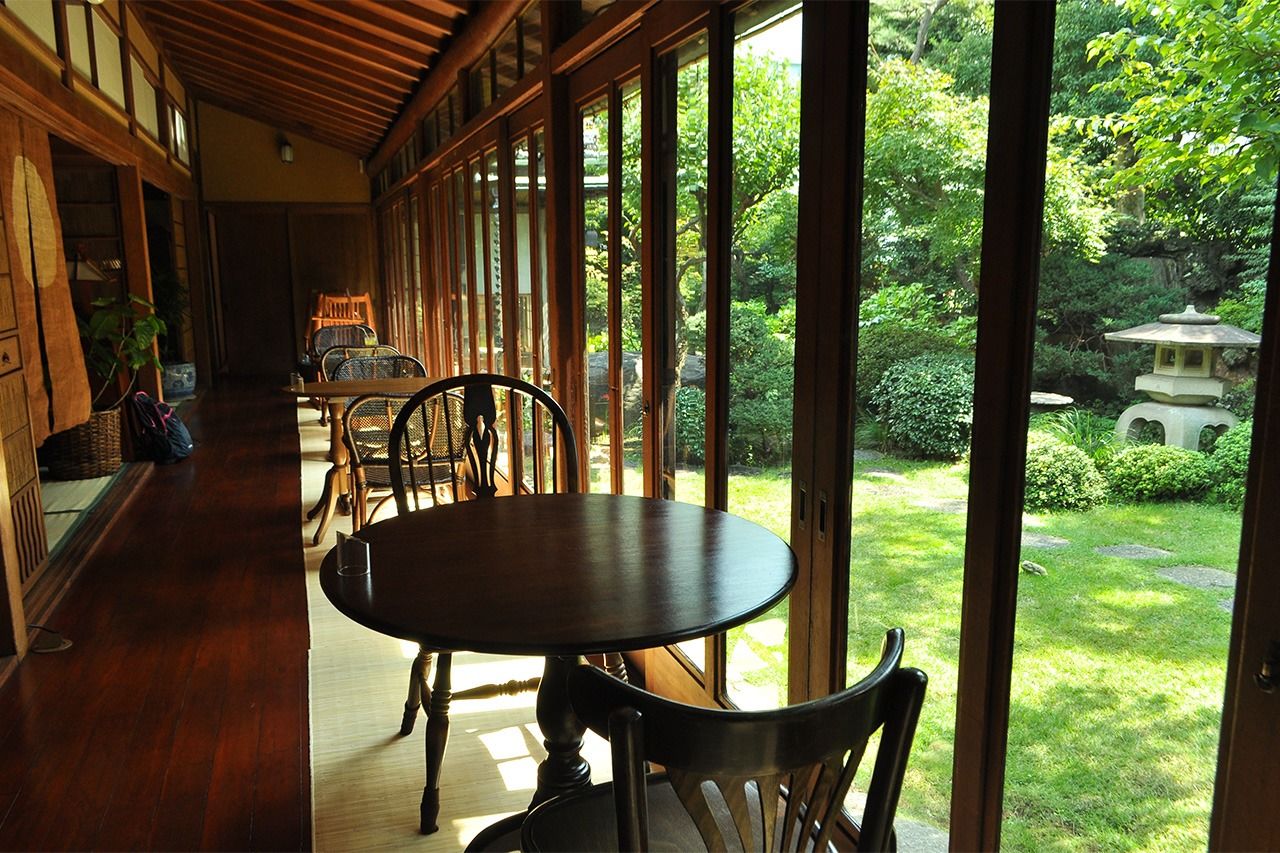 The engawa café at Shōwa House.
