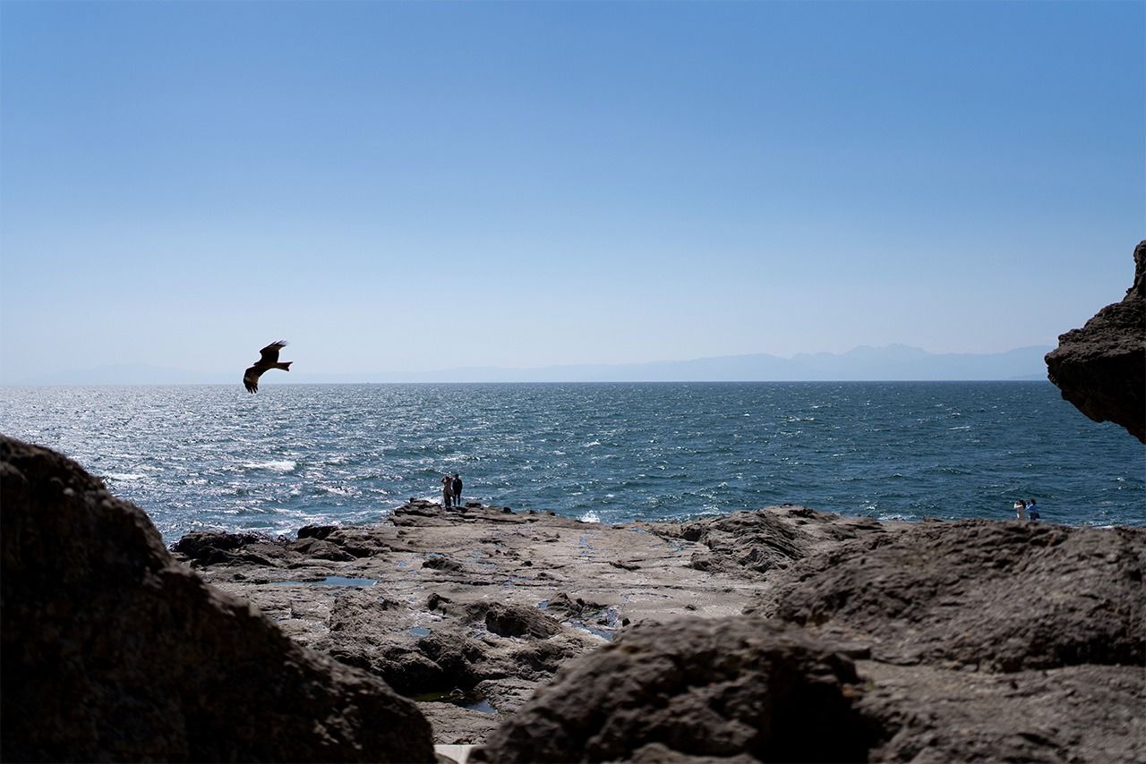 The rocky coastline of Chigogafuchi. (© Benjamin Parks)