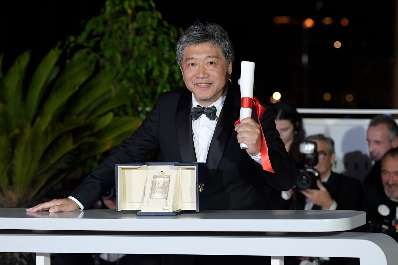Monster won the Prize for Best Screenplay at the Cannes Film Festival. Director Koreeda Hirokazu accepted the prize on behalf of screenwriter Sakamoto Yūji, who had already returned to Japan. (© 2023 Kaibutsu Production Committee)