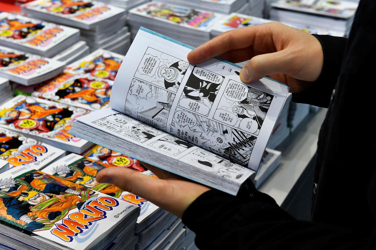 A pile of Naruto manga for sale at the International Comic Fair in Barcelona, Spain, in October 2021. (© AFP/Jiji)