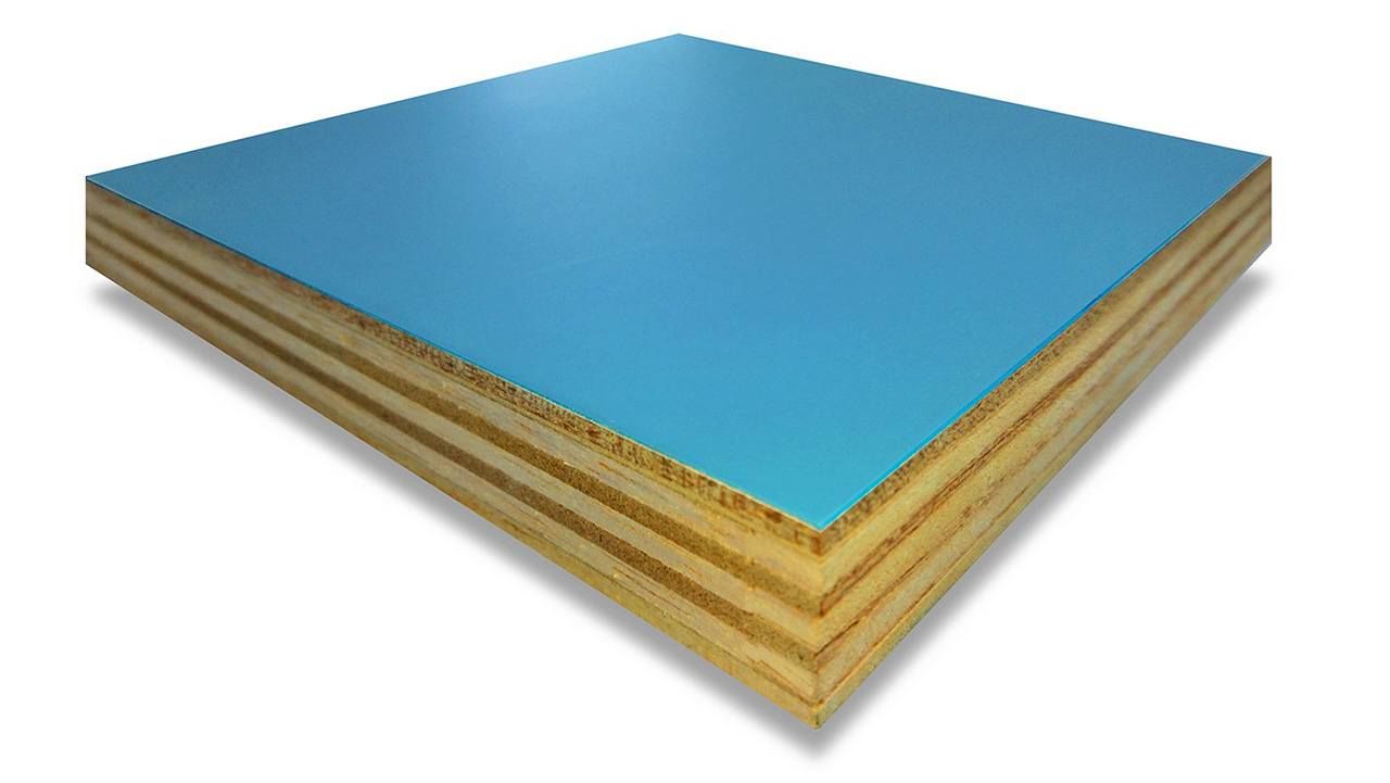 A cross section of a table top manufactured by San-Ei. The plywood’s warp-resistant properties are backed up by extensive expertise. (Courtesy of San-Ei)