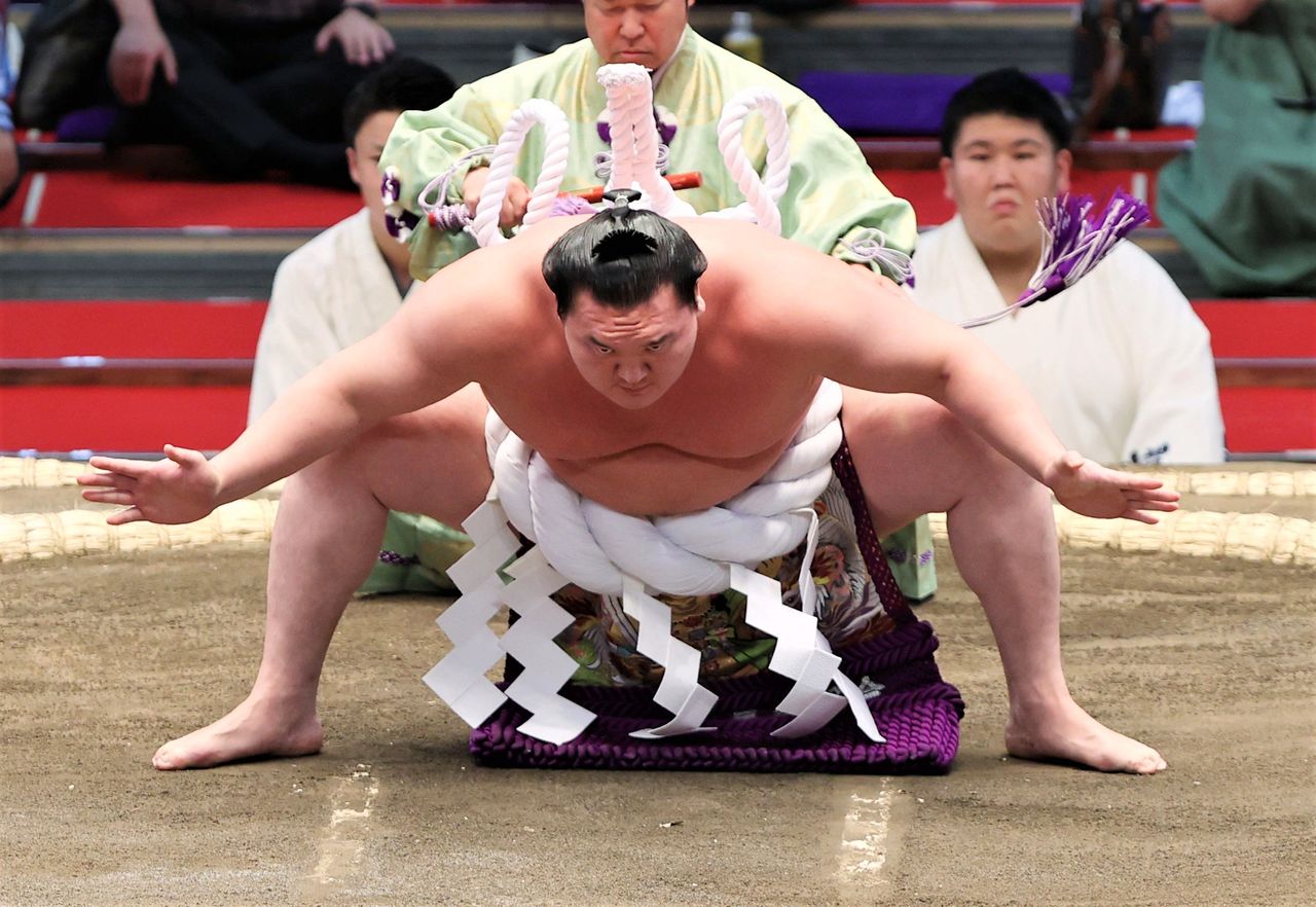 Mongolian-born Hakuho (now stablemaster Miyagino) was a yokozuna for 14 years, during which time he broke numerous records, including a historic 45 tournament wins in the top-flight makuuchi division. Here he performs a ring-entering ceremony during his final appearance as a professional sumō wrestler on July 4, 2021, at Aichi Prefectural Gymnasium. (© Jiji)