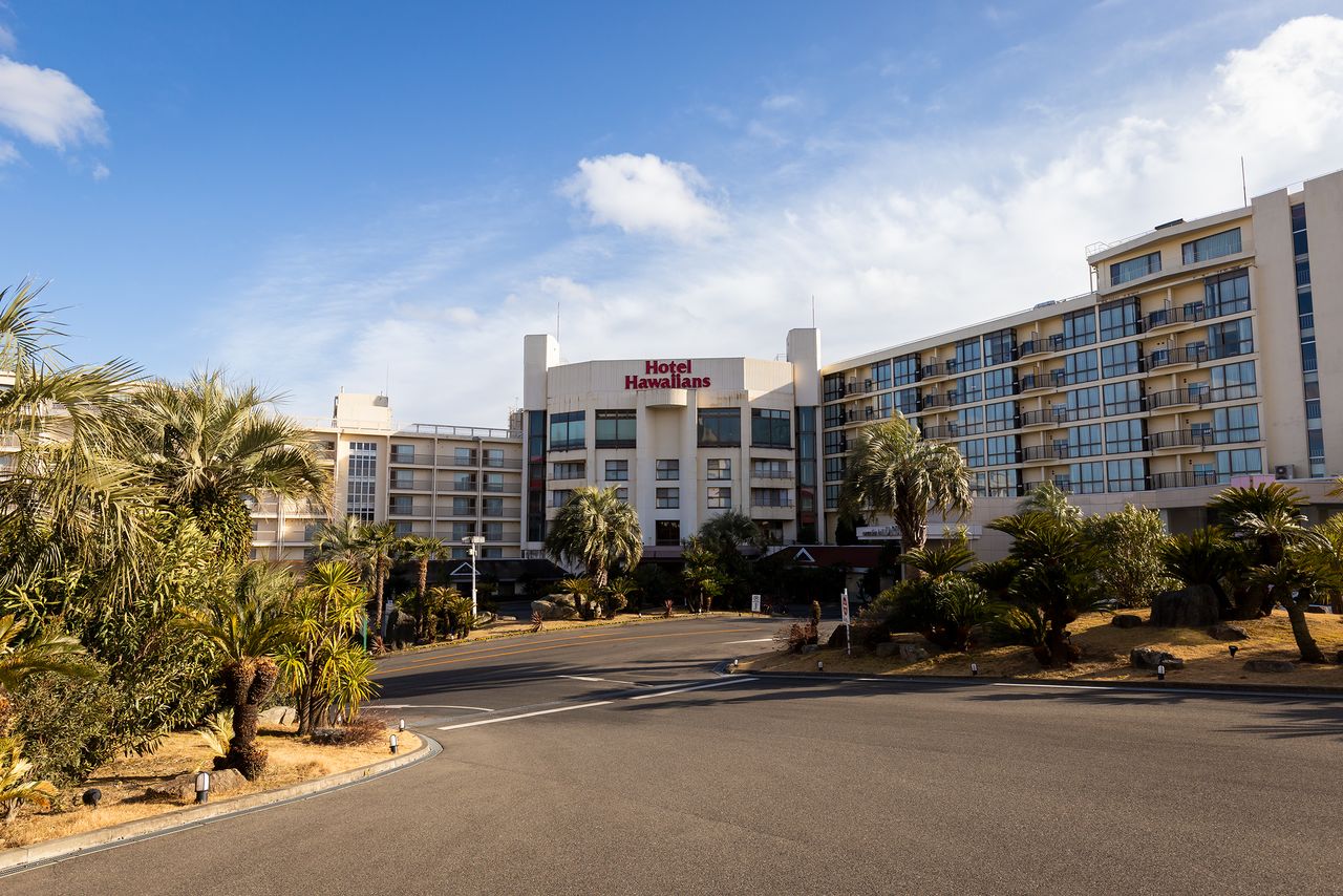 The resort’s main lodging facility, Hotel Hawaiians.