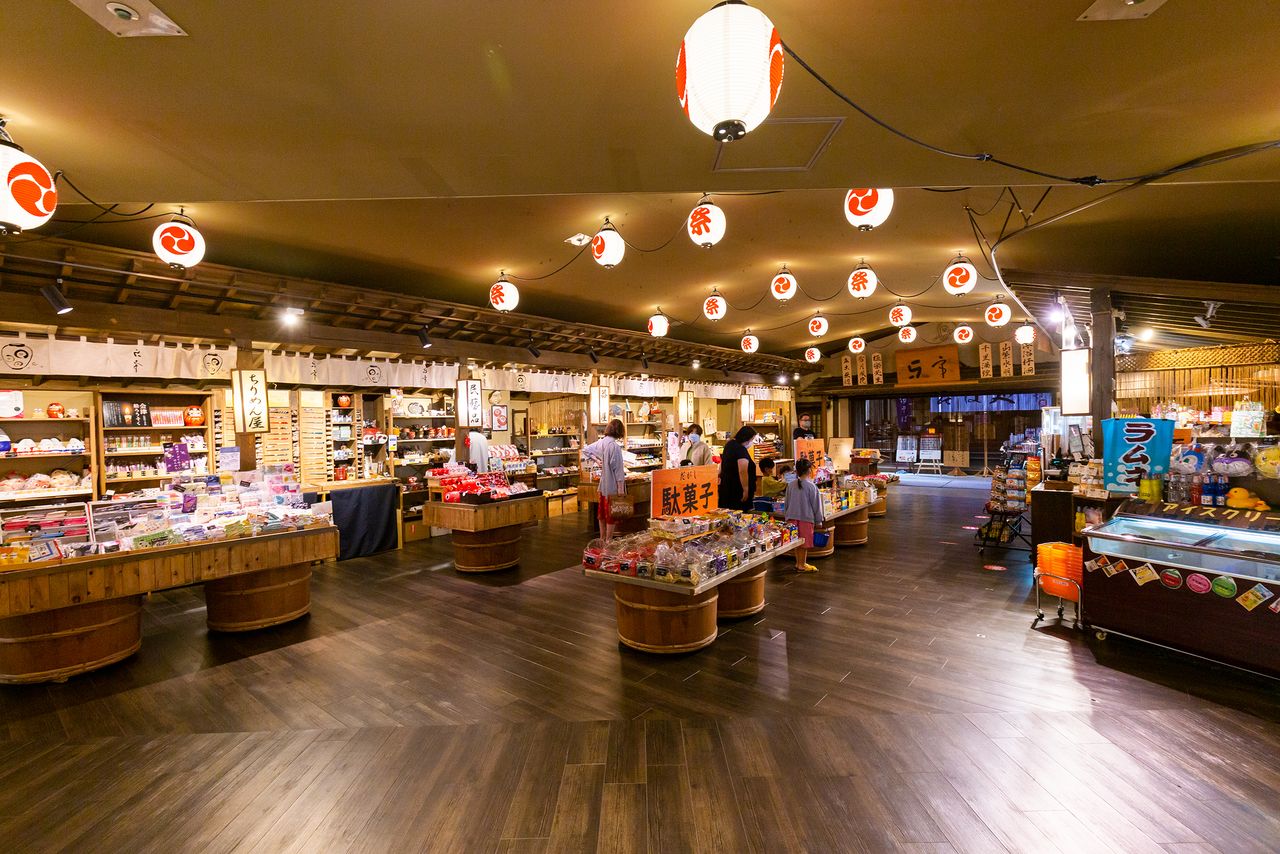 The resort’s souvenir shops offer Hawaiian-themed goods alongside specialty product from Fukushima.