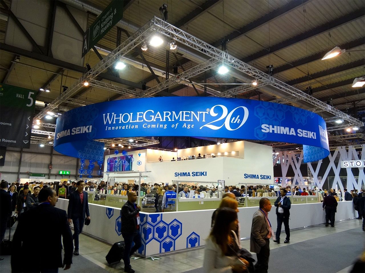 This booth at a 2015 industry expo in Milan marked 20 years since the Wholegarment machine was released. (Photo provided by Shima Seiki)