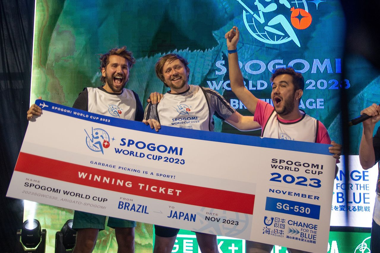 Members of the winning Brazilian team exult in victory. (Courtesy of the SpoGomi World Cup Operating Committee)