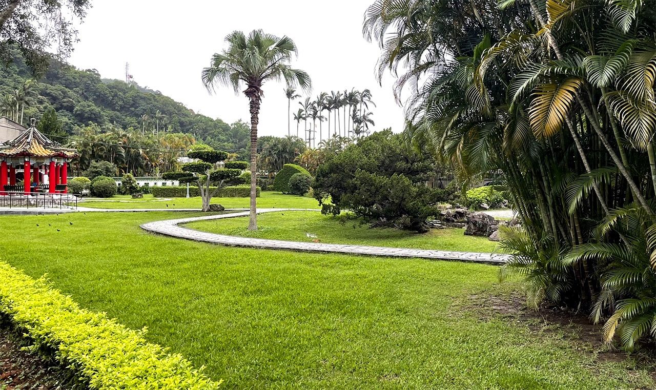 The Shilin Horticultural Reseach Branch of the Central Research Institute, Office of the Governor-General of Taiwan, is now the Shilin Residence Park. It was opened to the public in 1996 as a recreational spot. (© Katakura Yoshifumi)