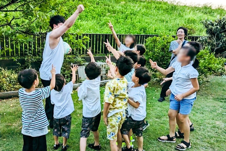 Children attend a summer event put on by the foster parent association. Memorable experiences like these play an important role in the healthy development of children in foster care. (Courtesy of Minami Hanamizuki Kai)
