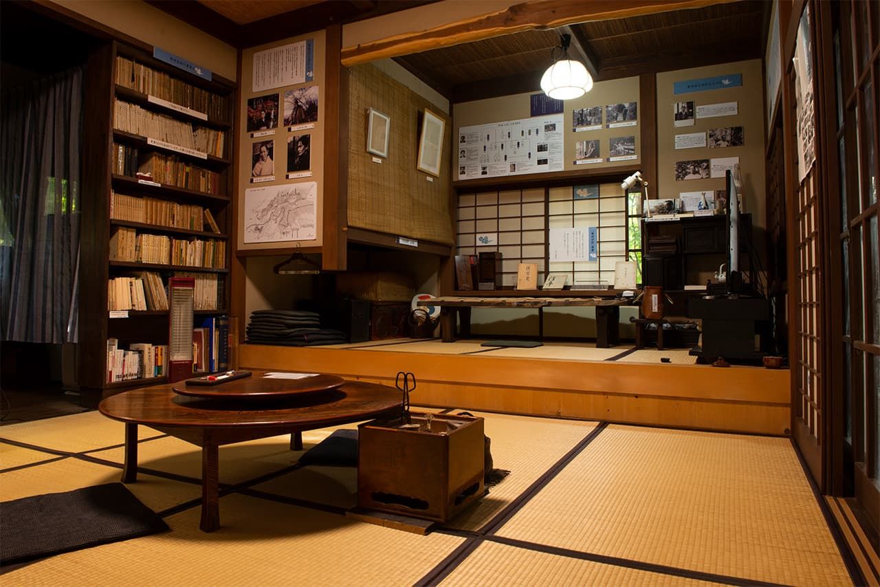 Interior of the rebuilt Shin-Unkosō villa, where the archive of the Tateshina Diaries is housed. (© Kodera Kei)